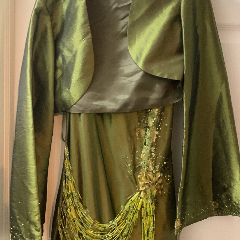 Beautiful dress backless with sequence in the top with small jacket - Picture 9 of 10